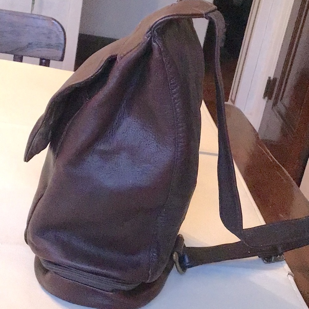 Wilson’s #Adventure Bound #sling bag - Picture 4 of 13